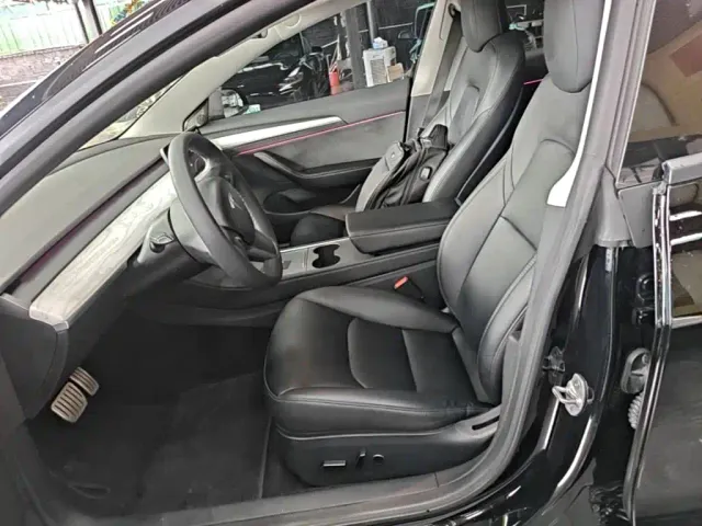 Tesla Model 3 — Фото автомобиля 14