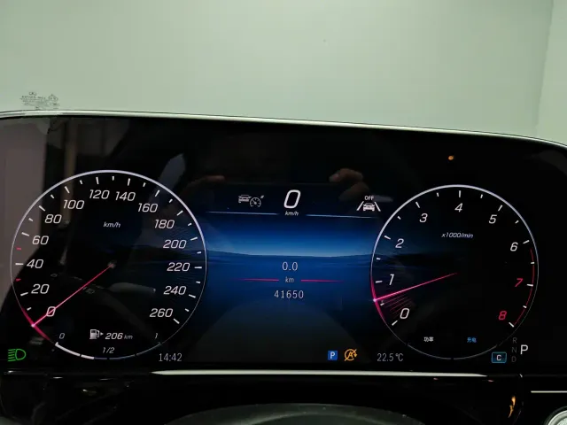 Mercedes-Benz E-Class — Фото автомобиля 8