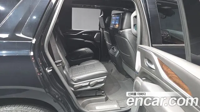 Cadillac Escalade 5th Gen — Фото автомобиля 12