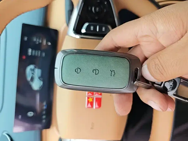 Geely Galaxy Starship 7 EM-i — Фото автомобиля 8