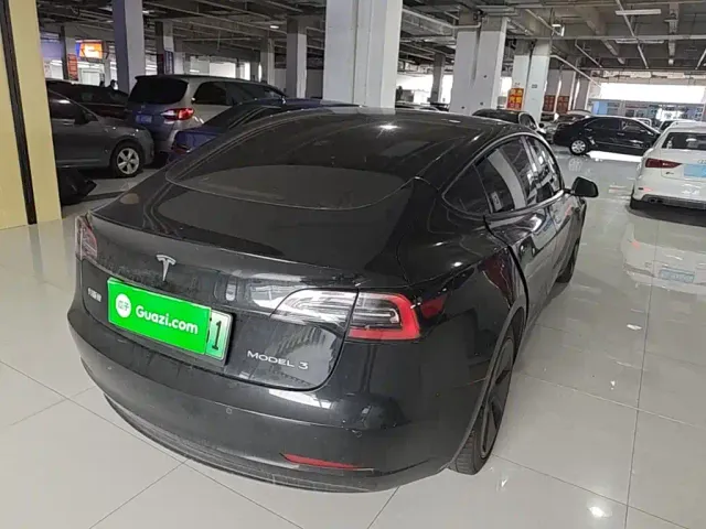 Tesla Model 3 — Фото автомобиля 6