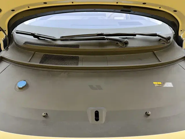 Li Auto i8 — Фото автомобиля 7
