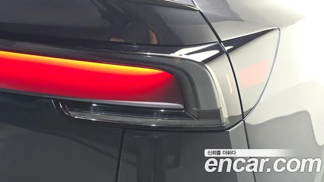 Tesla Model Y — Фото автомобиля 23