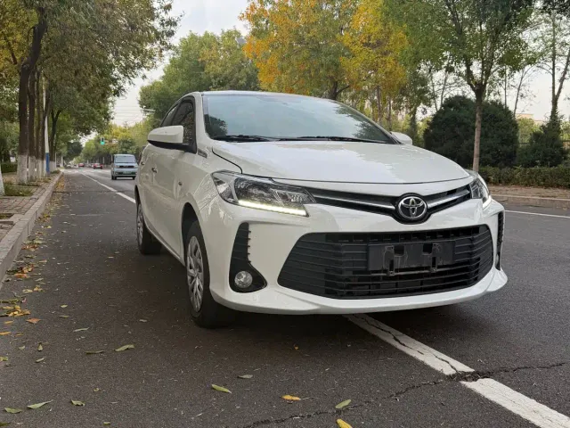 Toyota Vios — Фото автомобиля 3