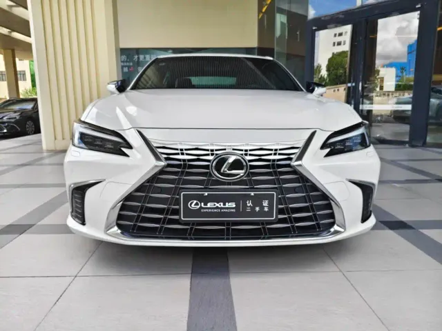 Lexus ES — Фото автомобиля 2