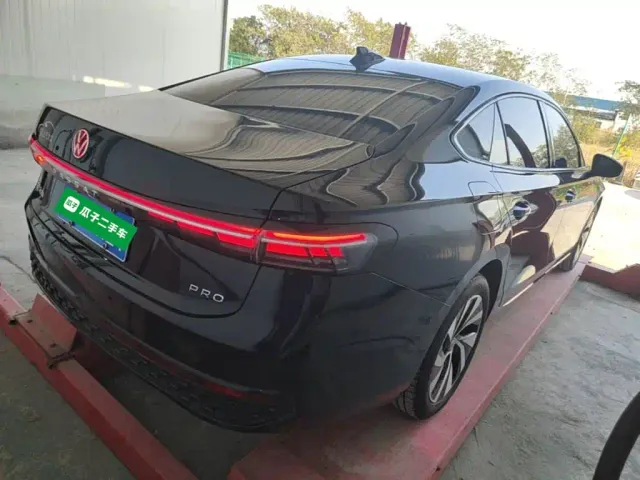 Volkswagen Passat — Фото автомобиля 6