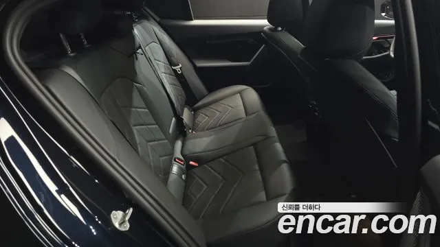 BMW 5 Series G60 — Фото автомобиля 11