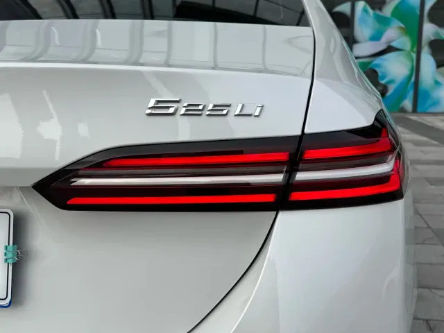 BMW 5 Series — Фото автомобиля 22