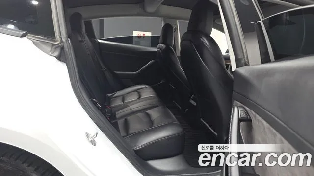 Tesla Model 3 — Фото автомобиля 12