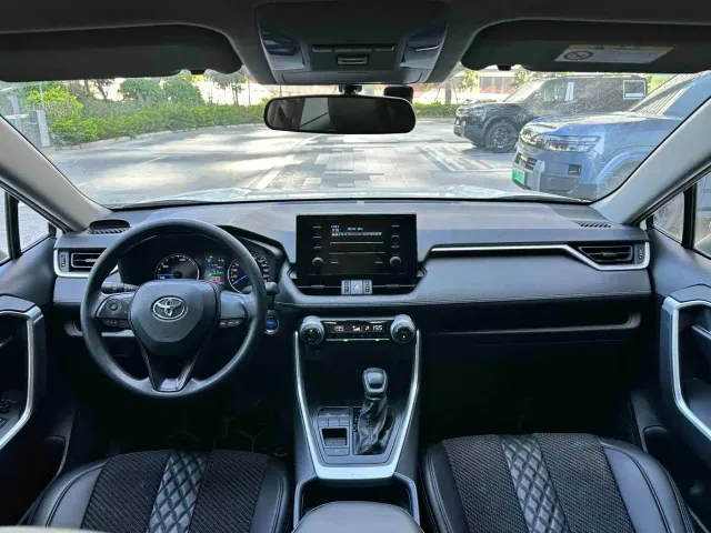 Toyota Wildlander — Фото автомобиля 7