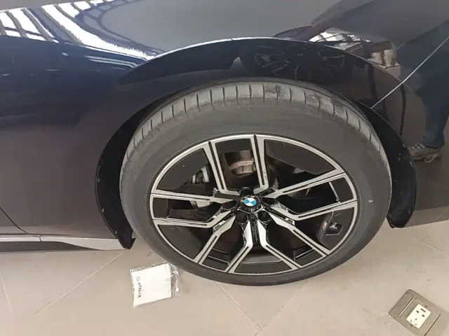 BMW 7 Series — Фото автомобиля 11