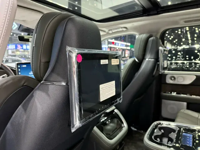 Lincoln Navigator — Фото автомобиля 11