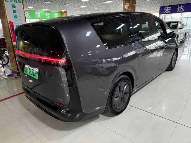 Li Auto MEGA — Фото автомобиля 8