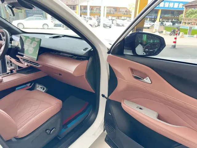 Changan Changan UNI-Z New Energy 2024 Blue Whale Smart Electric iDD 125km Excellence Model — Фото автомобиля 14