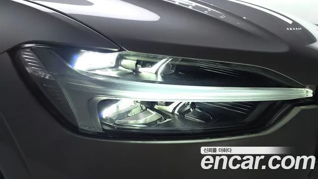 Вольво XC60 — Фото автомобиля 18