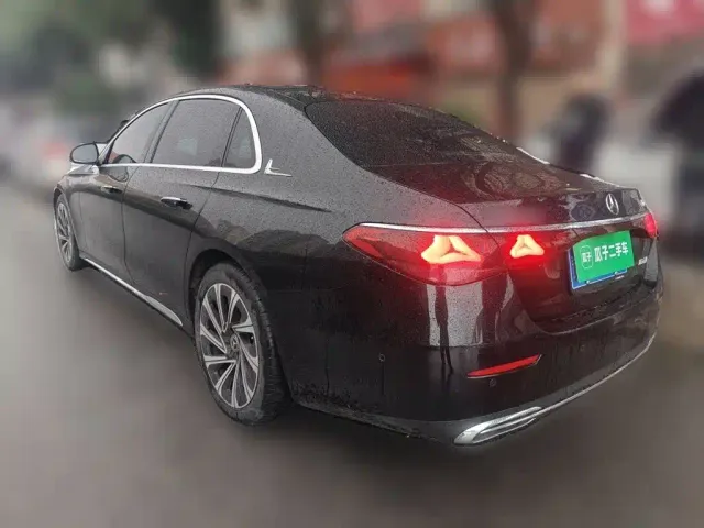 Mercedes-Benz E-Class — Фото автомобиля 24