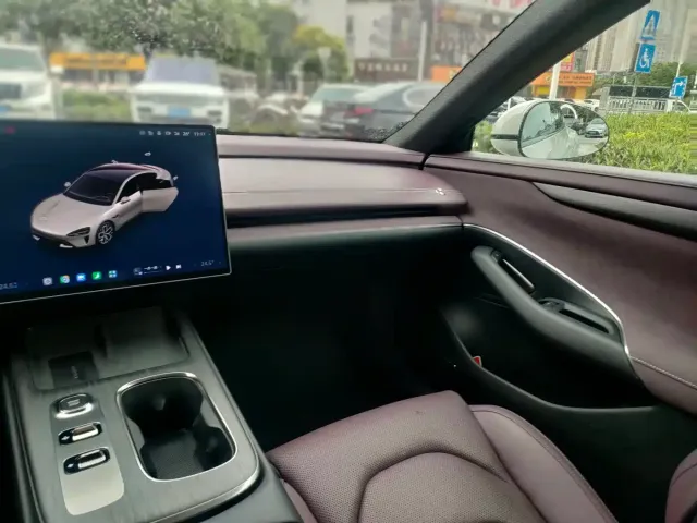 Xiaomi SU7 — Фото автомобиля 24