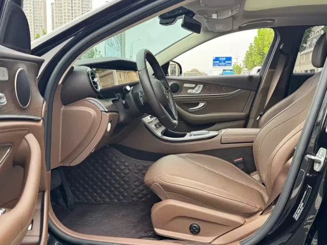 Mercedes-Benz E-Class — Фото автомобиля 4