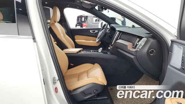 Volvo XC60 Generation 2 — Фото автомобиля 11