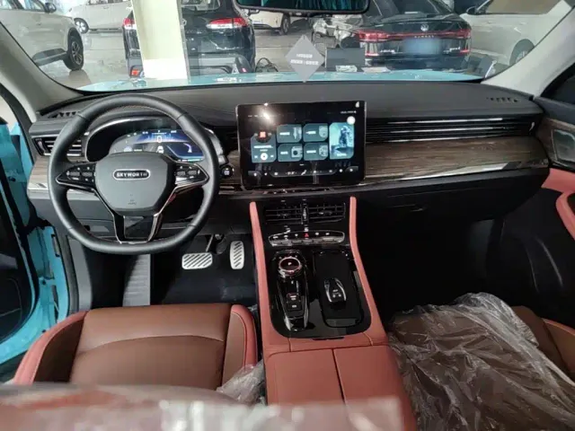 Skyworth Auto HT-i — Фото автомобиля 5