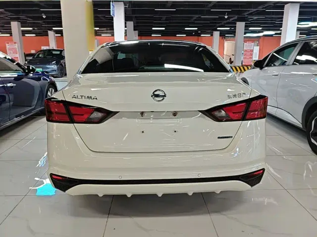 Nissan Teana — Фото автомобиля 5