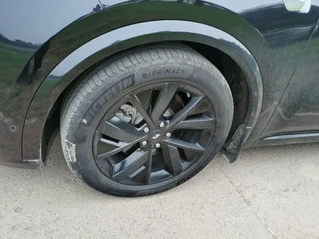 Li Auto L8 — Фото автомобиля 22