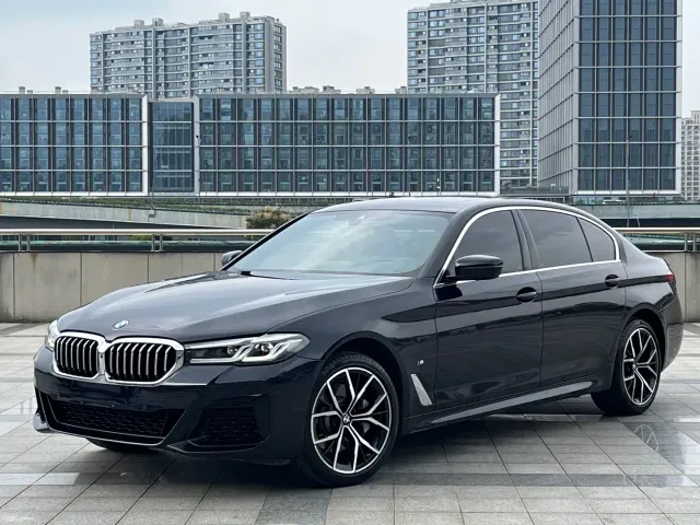 Фотография автомобиля — BMW 5 Series