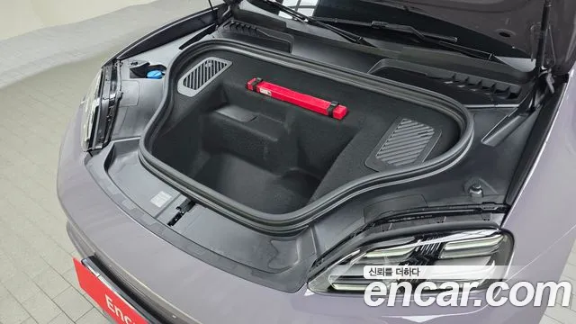 Porsche Macan Electric — Фото автомобиля 9