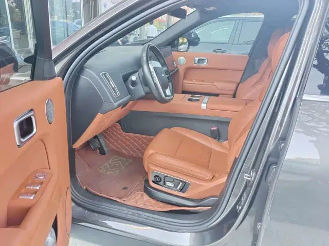 Li Auto L7 — Фото автомобиля 5