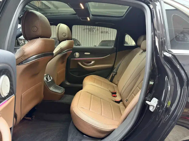 Mercedes-Benz E-Class — Фото автомобиля 25