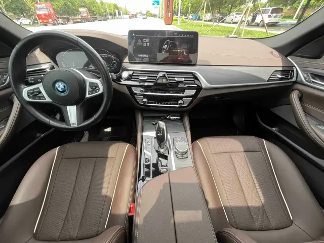 BMW 5 Series — Фото автомобиля 8