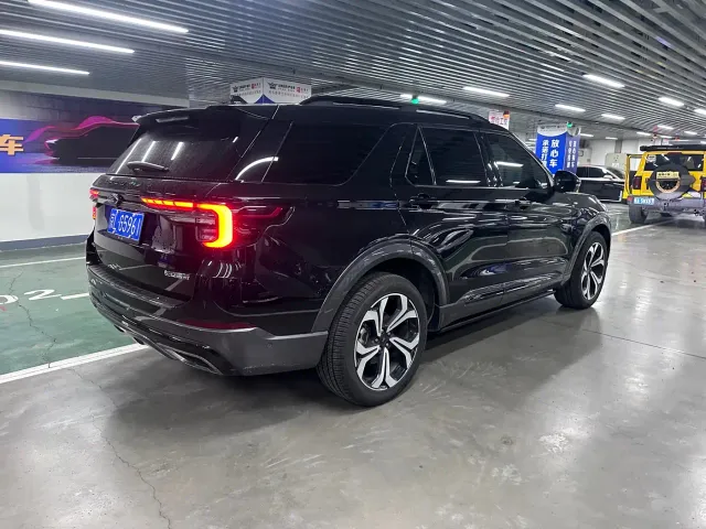 Ford Explorer — Фото автомобиля 9