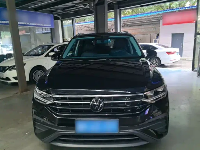 Volkswagen Tiguan L — Фото автомобиля 2