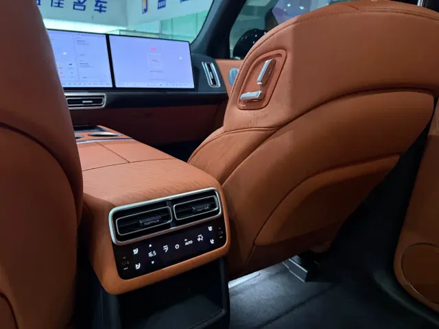 Li Auto L7 — Фото автомобиля 14