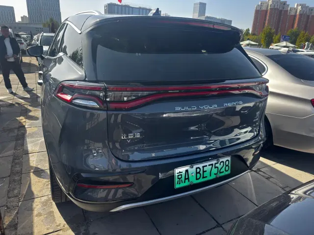 BYD Tang — Фото автомобиля 27