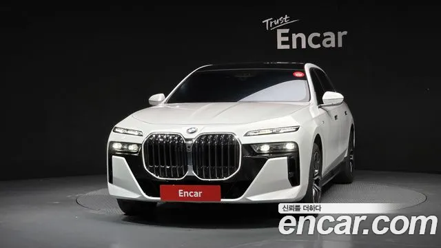 BMW 7-Series 7 серия (G70) 740i sDrive M Sport — Фото автомобиля 3