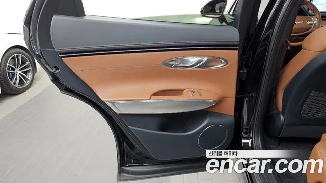 Genesis GV70 — Фото автомобиля 14