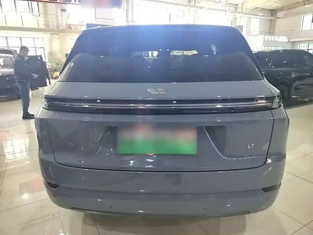Li Auto L7 — Фото автомобиля 5