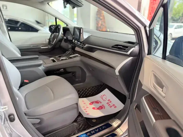 Toyota Granvia — Фото автомобиля 16