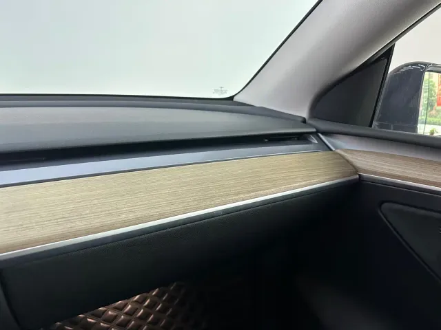 Tesla Model Y — Фото автомобиля 11