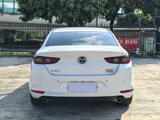 Mazda Axela — Фото автомобиля 5