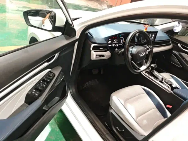 Geely Emgrand — Фото автомобиля 15