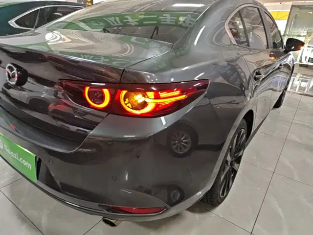 Mazda Axela — Фото автомобиля 7