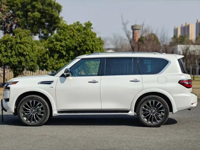 Nissan Patrol — Фото автомобиля 3