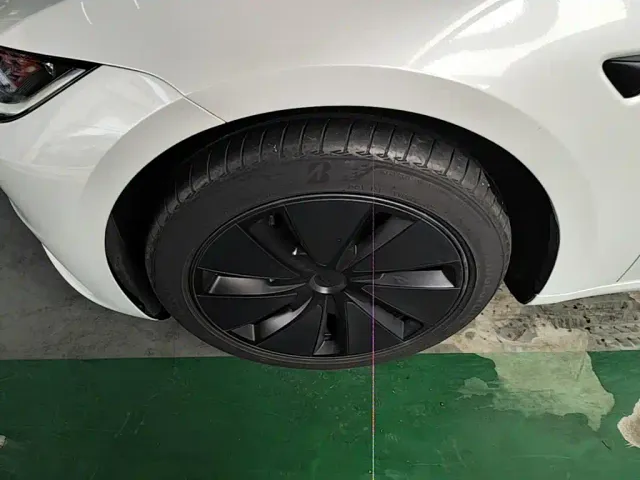 Tesla Model 3 — Фото автомобиля 22