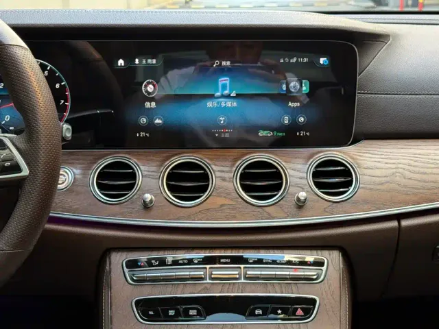 Mercedes-Benz E-Class — Фото автомобиля 14