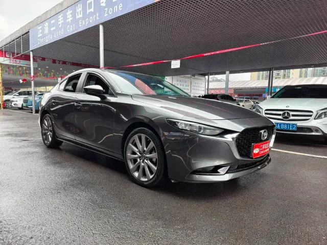 Mazda Axela — Фото автомобиля 3