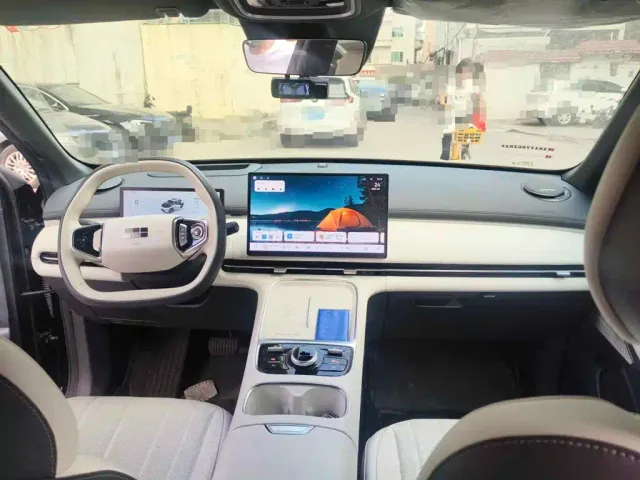 Geely Galaxy Starship 7 EM-i — Фото автомобиля 12