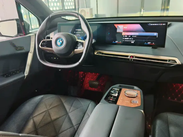BMW iX — Фото автомобиля 20