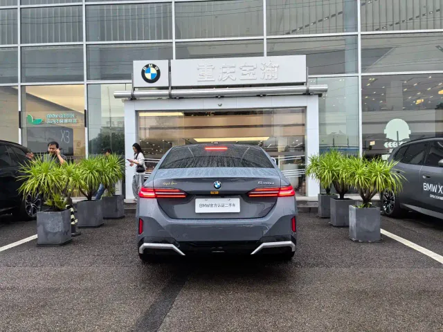 BMW 5 Series — Фото автомобиля 21